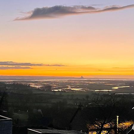 La Butte - Maison De Vacances Avranches Avec Vue Sur Le Mont Saint Michel 勒瓦尔圣贝尔 外观 照片